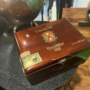 Mahogany Wood Chateau Cigar Box